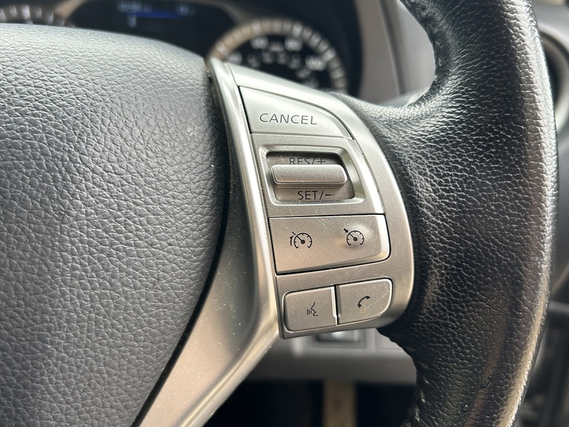 Nissan 2.3 dCi Tekna Pickup Double Cab 4dr Diesel Auto 4WD Euro 6 (190 ps)