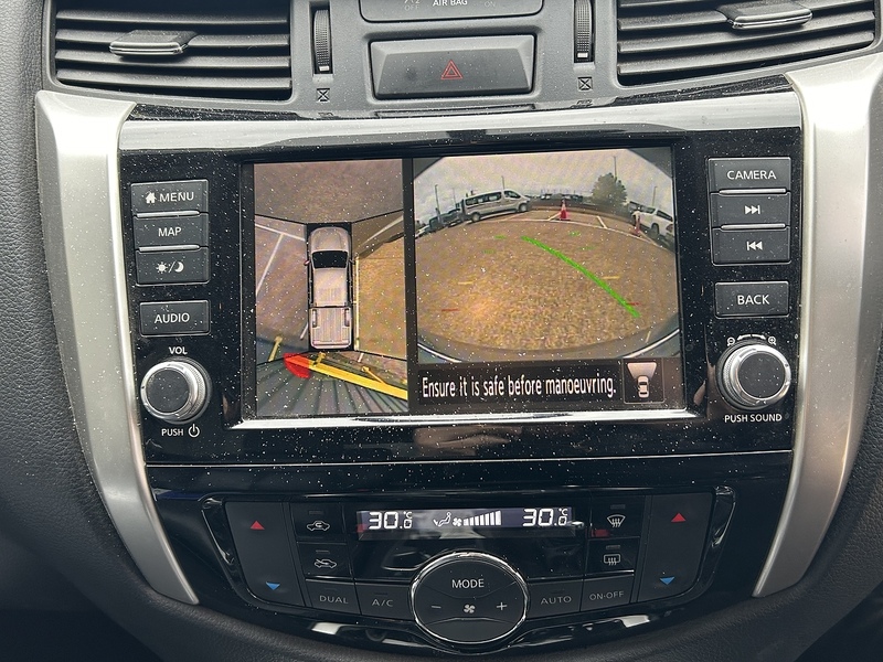 Nissan 2.3 dCi Tekna Pickup Double Cab 4dr Diesel Auto 4WD Euro 6 (190 ps)