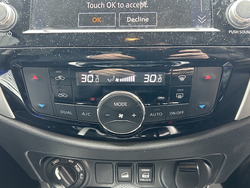 Nissan 2.3 dCi Tekna Pickup Double Cab 4dr Diesel Auto 4WD Euro 6 (190 ps)