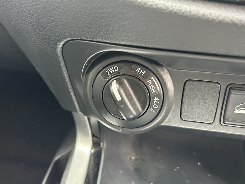 Nissan 2.3 dCi Tekna Pickup Double Cab 4dr Diesel Auto 4WD Euro 6 (190 ps)