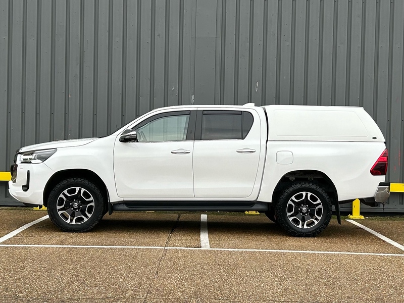 Toyota 2.4 D-4D Invincible Pickup Double Cab 4dr Diesel Manual 4WD Euro 6 (s/s) (150 ps)
