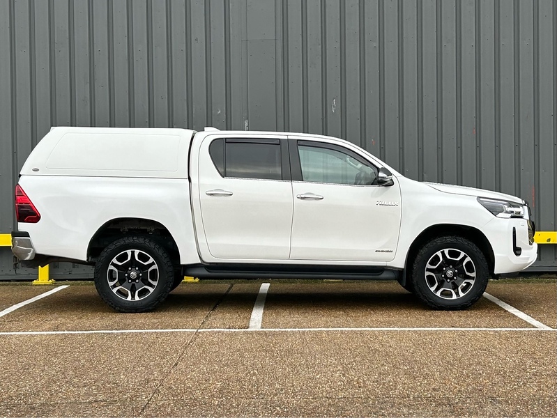 Toyota 2.4 D-4D Invincible Pickup Double Cab 4dr Diesel Manual 4WD Euro 6 (s/s) (150 ps)