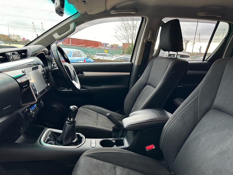 Toyota 2.4 D-4D Invincible Pickup Double Cab 4dr Diesel Manual 4WD Euro 6 (s/s) (150 ps)