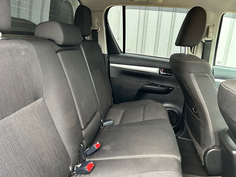 Toyota 2.4 D-4D Invincible Pickup Double Cab 4dr Diesel Manual 4WD Euro 6 (s/s) (150 ps)