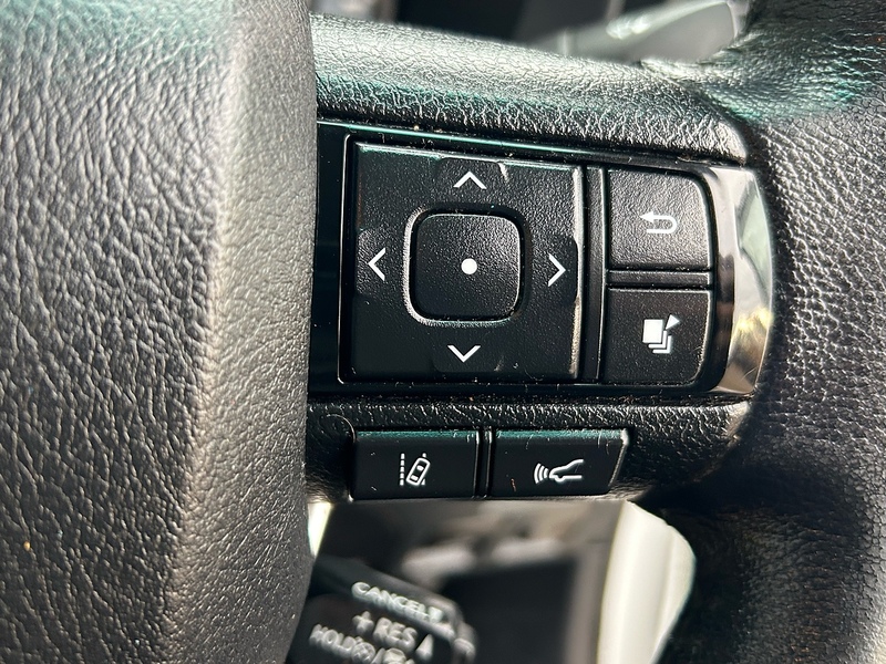 Toyota 2.4 D-4D Invincible Pickup Double Cab 4dr Diesel Manual 4WD Euro 6 (s/s) (150 ps)