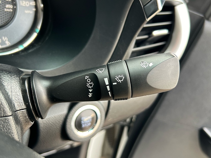 Toyota 2.4 D-4D Invincible Pickup Double Cab 4dr Diesel Manual 4WD Euro 6 (s/s) (150 ps)