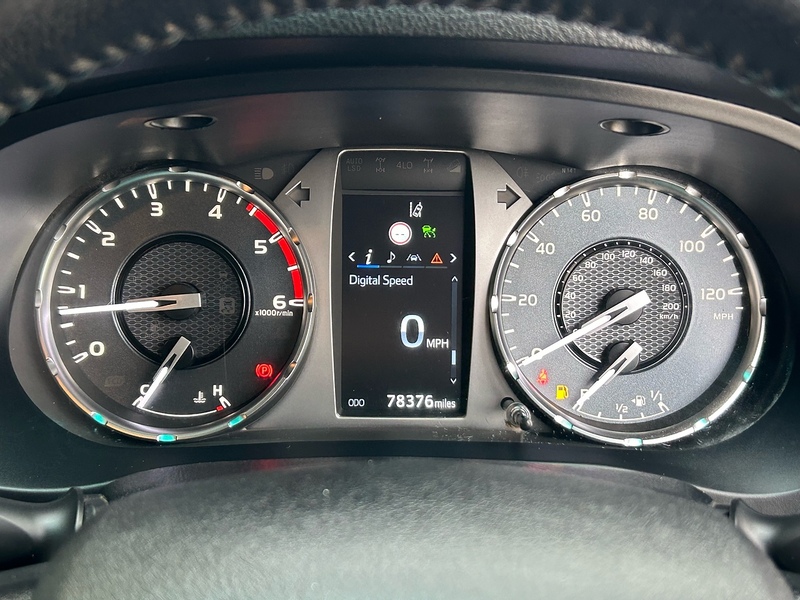 Toyota 2.4 D-4D Invincible Pickup Double Cab 4dr Diesel Manual 4WD Euro 6 (s/s) (150 ps)