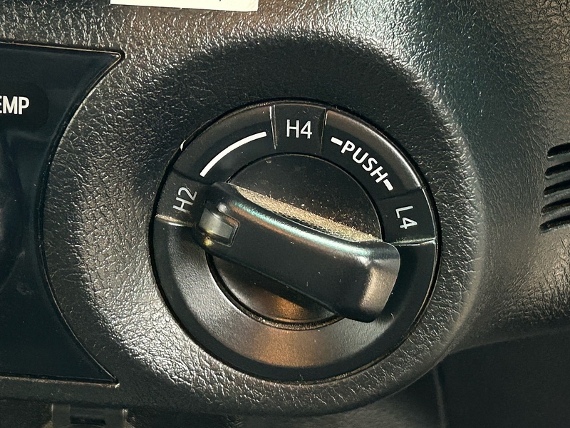 Toyota 2.4 D-4D Invincible Pickup Double Cab 4dr Diesel Manual 4WD Euro 6 (s/s) (150 ps)