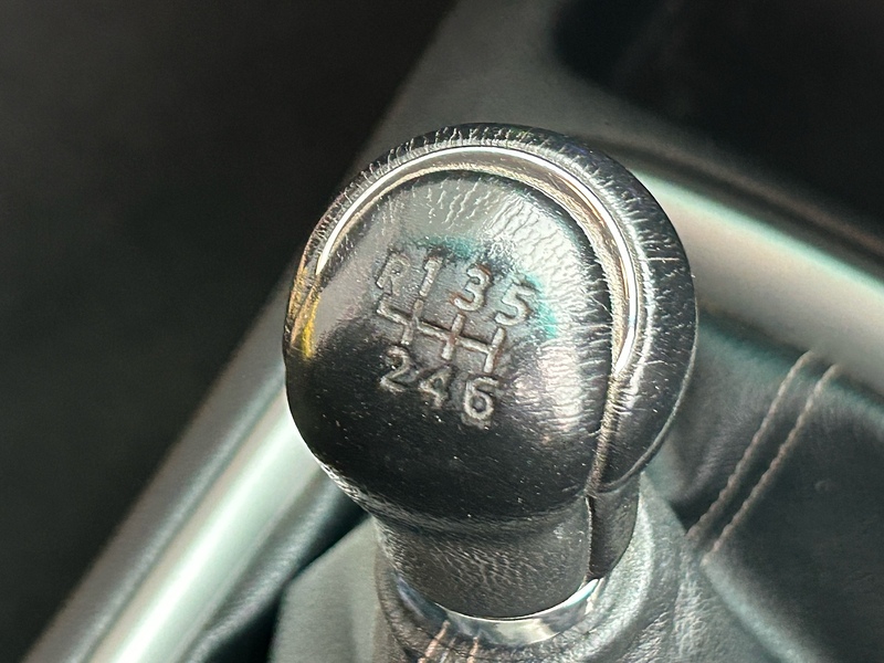 Toyota 2.4 D-4D Invincible Pickup Double Cab 4dr Diesel Manual 4WD Euro 6 (s/s) (150 ps)