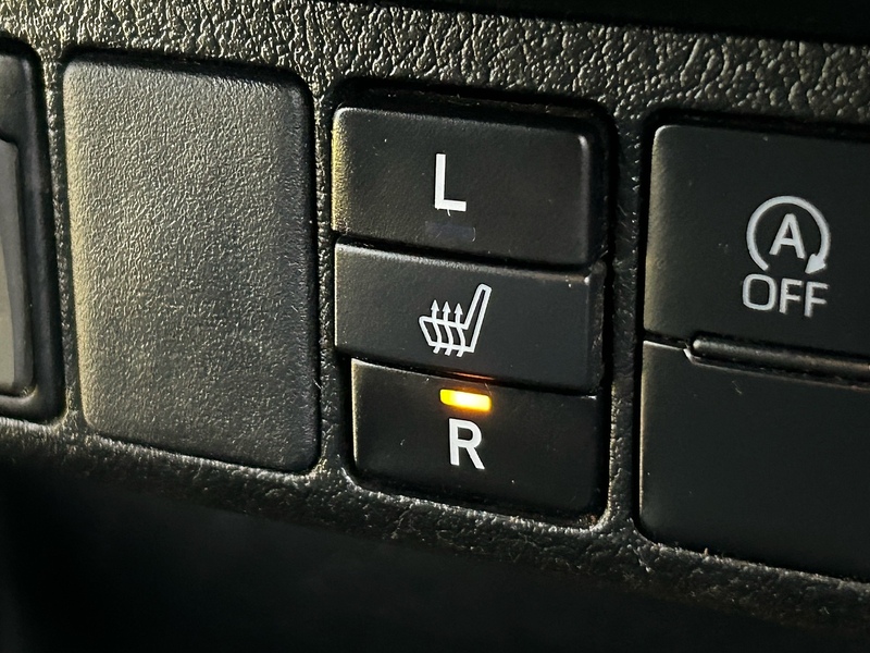 Toyota 2.4 D-4D Invincible Pickup Double Cab 4dr Diesel Manual 4WD Euro 6 (s/s) (150 ps)