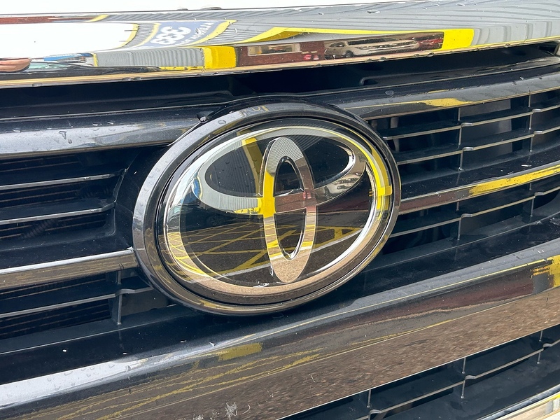 Toyota 2.4 D-4D Invincible Pickup Double Cab 4dr Diesel Manual 4WD Euro 6 (s/s) (150 ps)