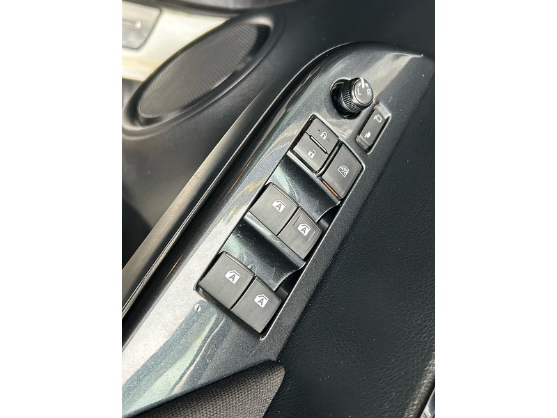 Toyota 2.4 D-4D Invincible Pickup Double Cab 4dr Diesel Manual 4WD Euro 6 (s/s) (150 ps)