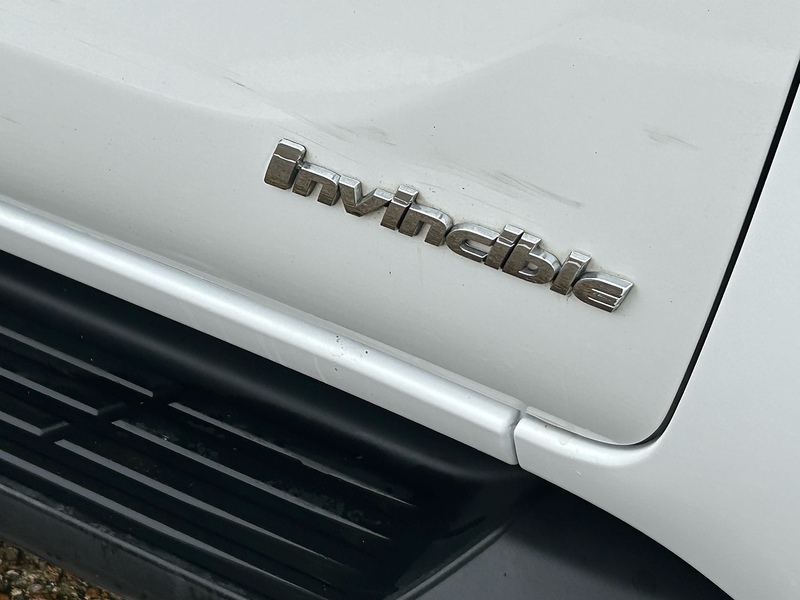 Toyota 2.4 D-4D Invincible Pickup Double Cab 4dr Diesel Manual 4WD Euro 6 (s/s) (150 ps)