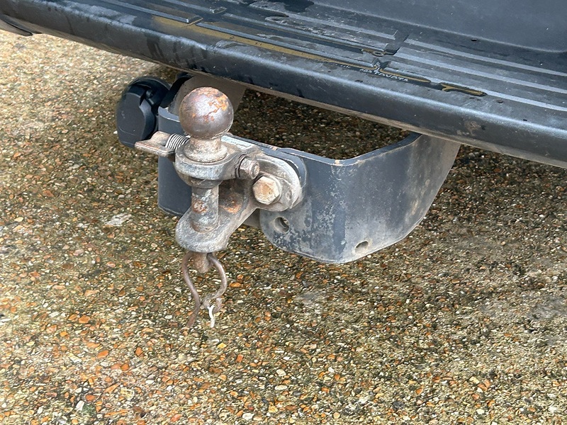 Toyota 2.4 D-4D Invincible Pickup Double Cab 4dr Diesel Manual 4WD Euro 6 (s/s) (150 ps)