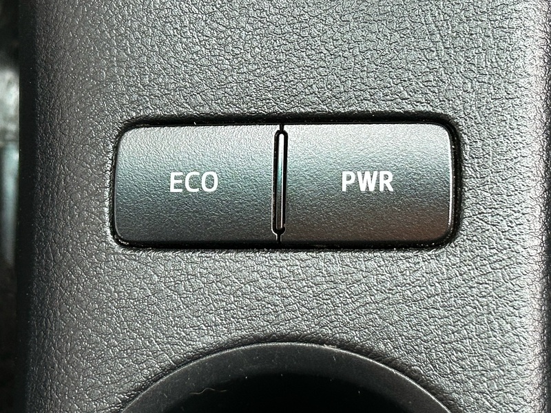 Toyota 2.4 D-4D Invincible Pickup Double Cab 4dr Diesel Manual 4WD Euro 6 (s/s) (150 ps)