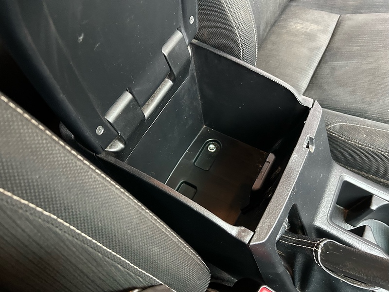 Toyota 2.4 D-4D Invincible Pickup Double Cab 4dr Diesel Manual 4WD Euro 6 (s/s) (150 ps)