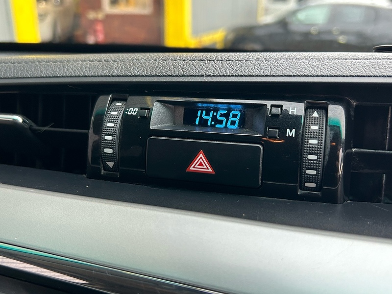 Toyota 2.4 D-4D Invincible Pickup Double Cab 4dr Diesel Manual 4WD Euro 6 (s/s) (150 ps)