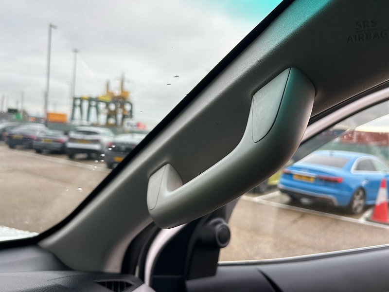 Toyota 2.4 D-4D Invincible Pickup Double Cab 4dr Diesel Manual 4WD Euro 6 (s/s) (150 ps)