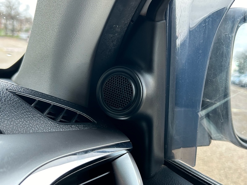 Toyota 2.4 D-4D Invincible Pickup Double Cab 4dr Diesel Manual 4WD Euro 6 (s/s) (150 ps)