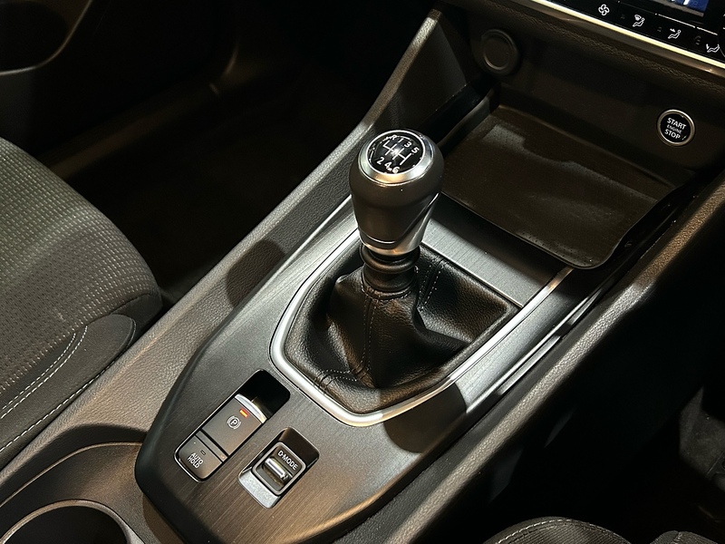 Nissan DIG-T MHEV Acenta Premium SUV 1.3 Manual Petrol Hybrid