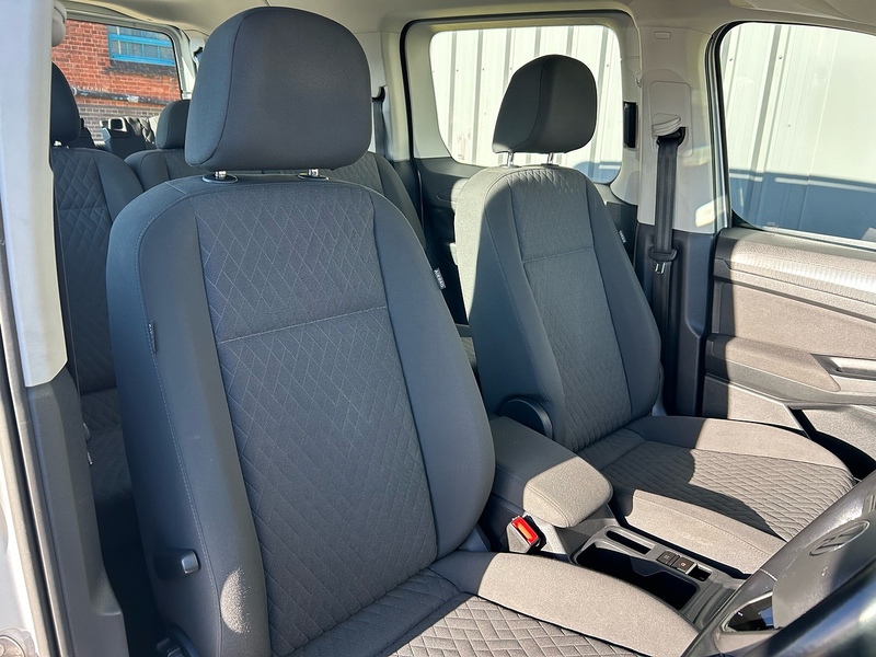 Volkswagen 2.0 TDI Life MPV 5dr Diesel DSG Euro 6 (s/s) (122 ps)