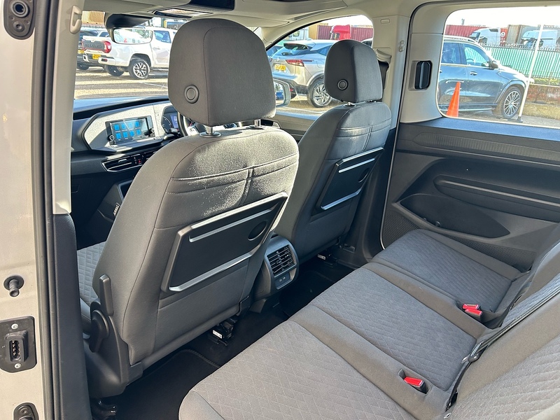 Volkswagen 2.0 TDI Life MPV 5dr Diesel DSG Euro 6 (s/s) (122 ps)