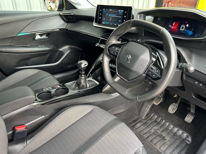 Peugeot 1.2 PureTech Allure Premium Hatchback 5dr Petrol Manual Euro 6 (s/s) (100 ps)