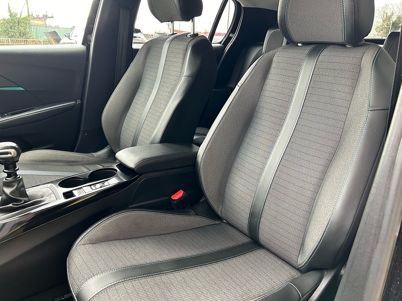 Peugeot 1.2 PureTech Allure Premium Hatchback 5dr Petrol Manual Euro 6 (s/s) (100 ps)