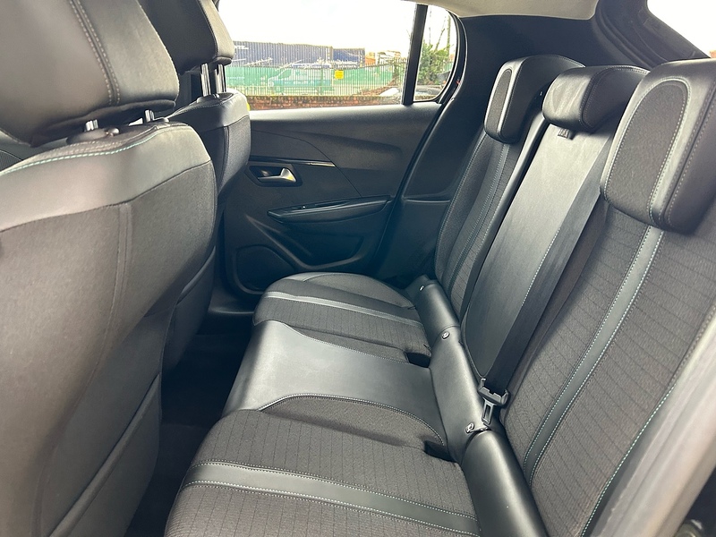 Peugeot 1.2 PureTech Allure Premium Hatchback 5dr Petrol Manual Euro 6 (s/s) (100 ps)