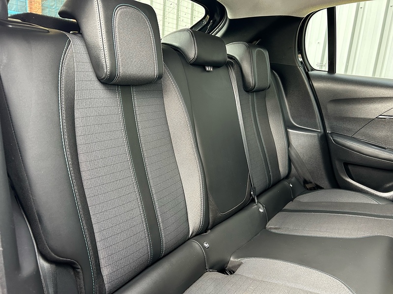 Peugeot 1.2 PureTech Allure Premium Hatchback 5dr Petrol Manual Euro 6 (s/s) (100 ps)