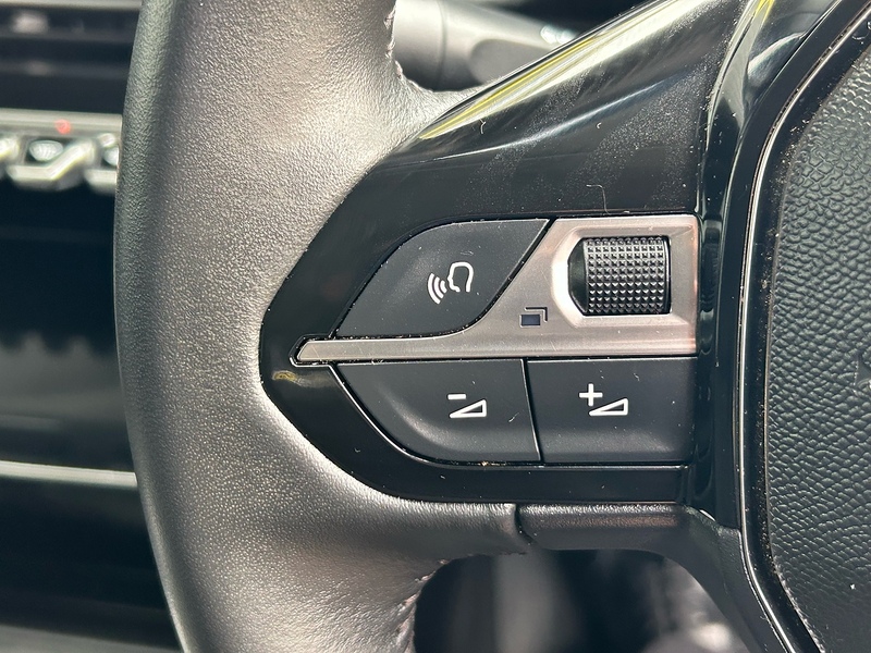 Peugeot 1.2 PureTech Allure Premium Hatchback 5dr Petrol Manual Euro 6 (s/s) (100 ps)