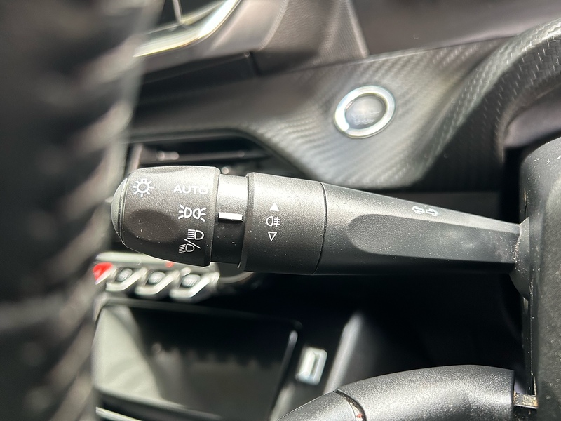 Peugeot 1.2 PureTech Allure Premium Hatchback 5dr Petrol Manual Euro 6 (s/s) (100 ps)