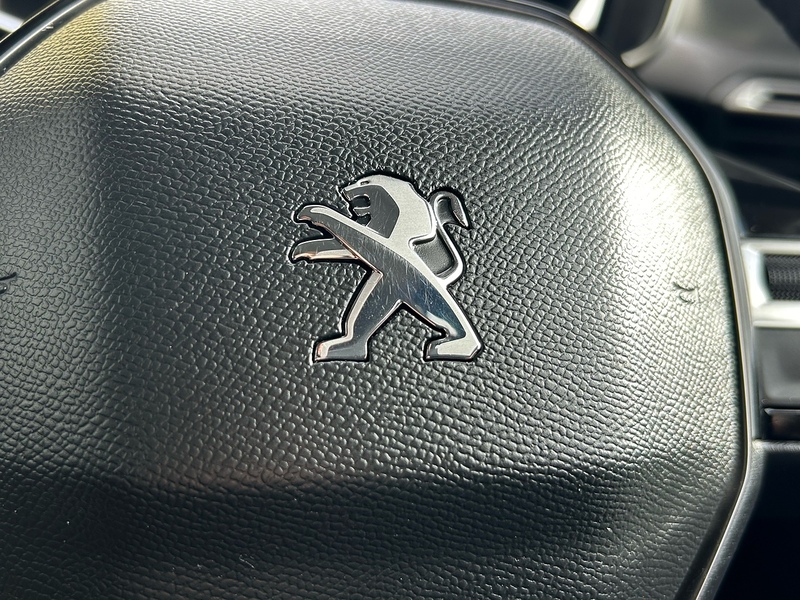 Peugeot 1.2 PureTech Allure Premium Hatchback 5dr Petrol Manual Euro 6 (s/s) (100 ps)