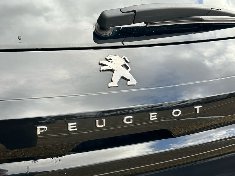 Peugeot 1.2 PureTech Allure Premium Hatchback 5dr Petrol Manual Euro 6 (s/s) (100 ps)