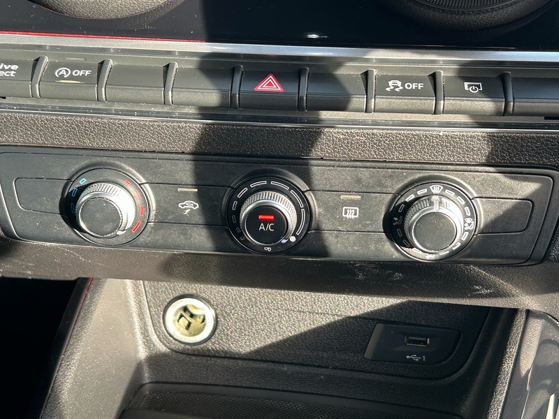 Audi 1.6 TDI 30 Black Edition SUV 5dr Diesel S Tronic Euro 6 (s/s) (116 ps)