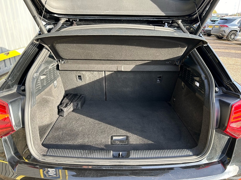 Audi 1.6 TDI 30 Black Edition SUV 5dr Diesel S Tronic Euro 6 (s/s) (116 ps)