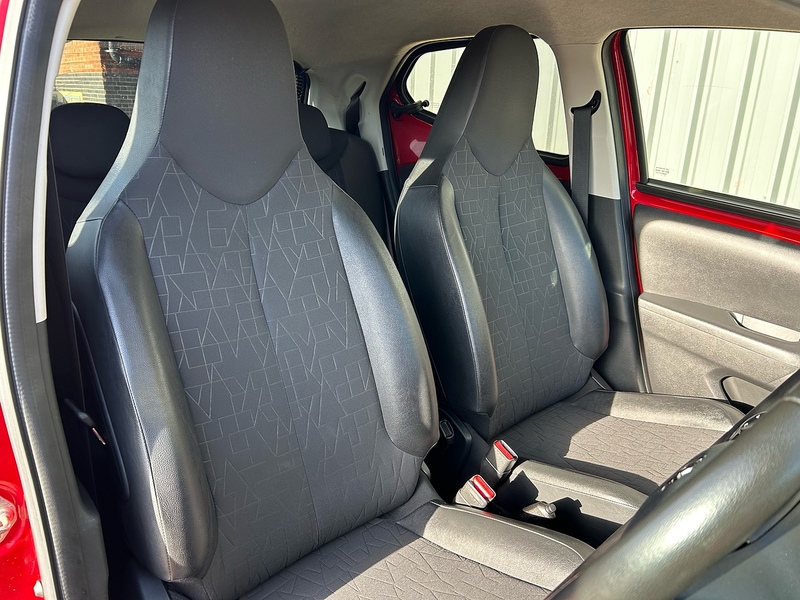 Toyota 1.0 VVT-i x-clusiv Hatchback 5dr Petrol Manual Euro 6 (71 ps)