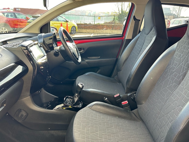 Toyota 1.0 VVT-i x-clusiv Hatchback 5dr Petrol Manual Euro 6 (71 ps)