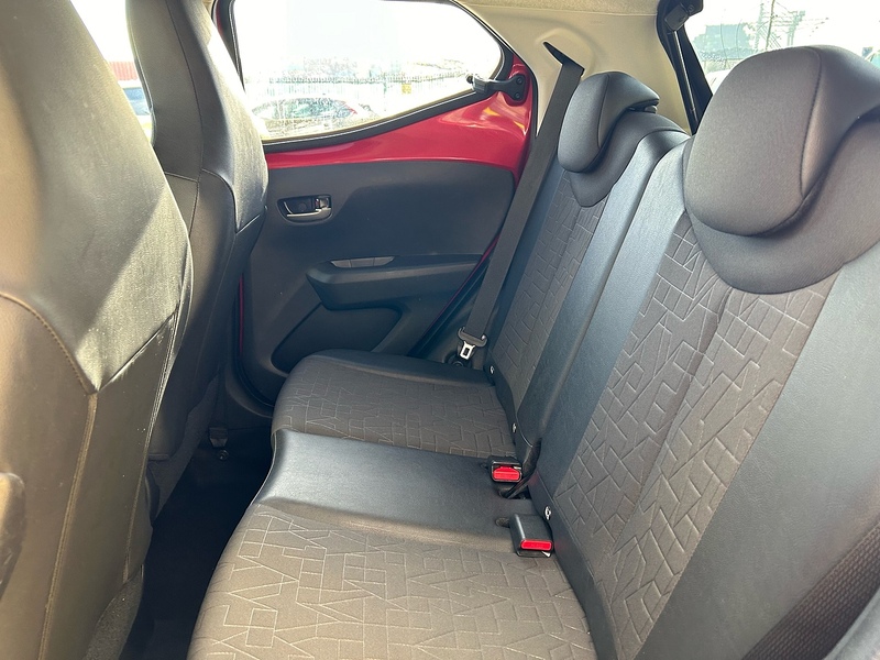 Toyota 1.0 VVT-i x-clusiv Hatchback 5dr Petrol Manual Euro 6 (71 ps)