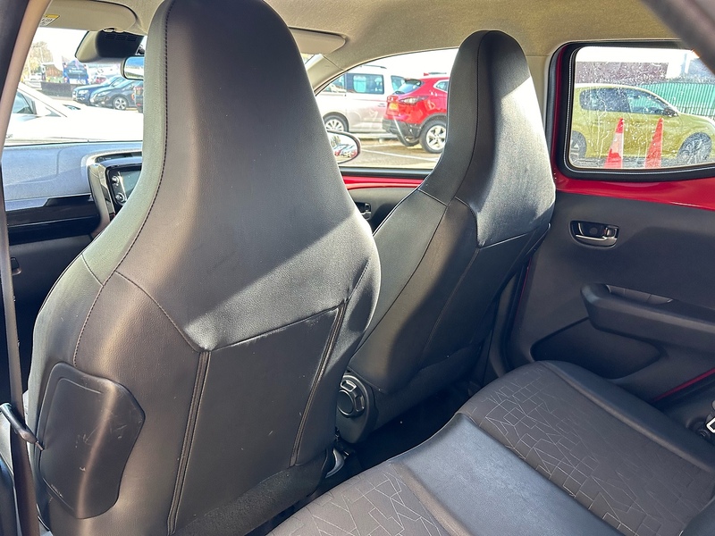 Toyota 1.0 VVT-i x-clusiv Hatchback 5dr Petrol Manual Euro 6 (71 ps)