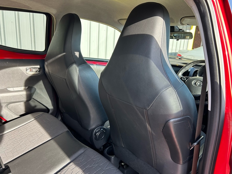 Toyota 1.0 VVT-i x-clusiv Hatchback 5dr Petrol Manual Euro 6 (71 ps)