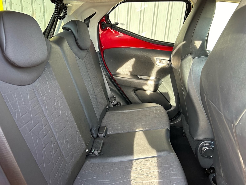 Toyota 1.0 VVT-i x-clusiv Hatchback 5dr Petrol Manual Euro 6 (71 ps)