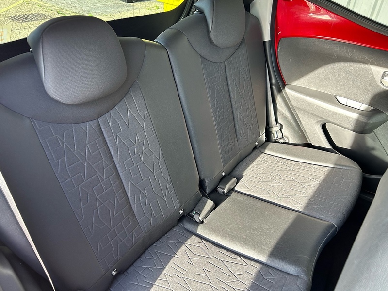 Toyota 1.0 VVT-i x-clusiv Hatchback 5dr Petrol Manual Euro 6 (71 ps)