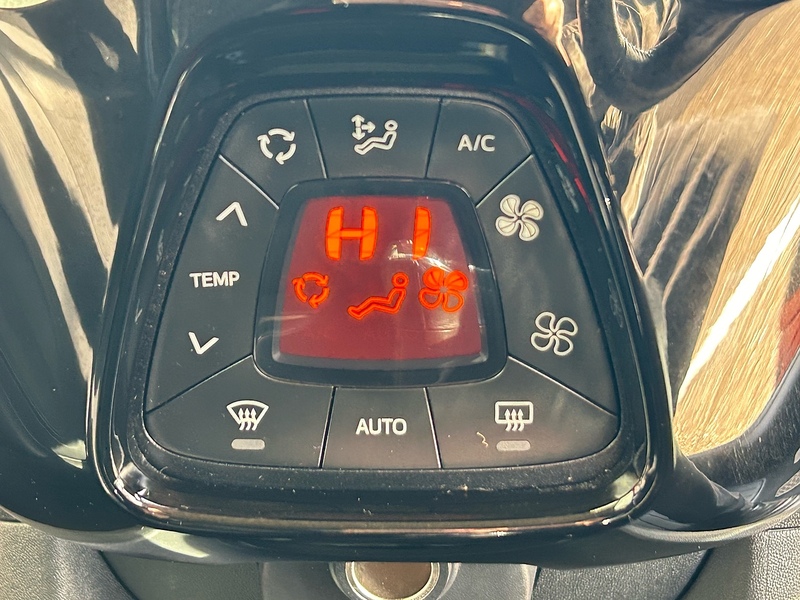 Toyota 1.0 VVT-i x-clusiv Hatchback 5dr Petrol Manual Euro 6 (71 ps)