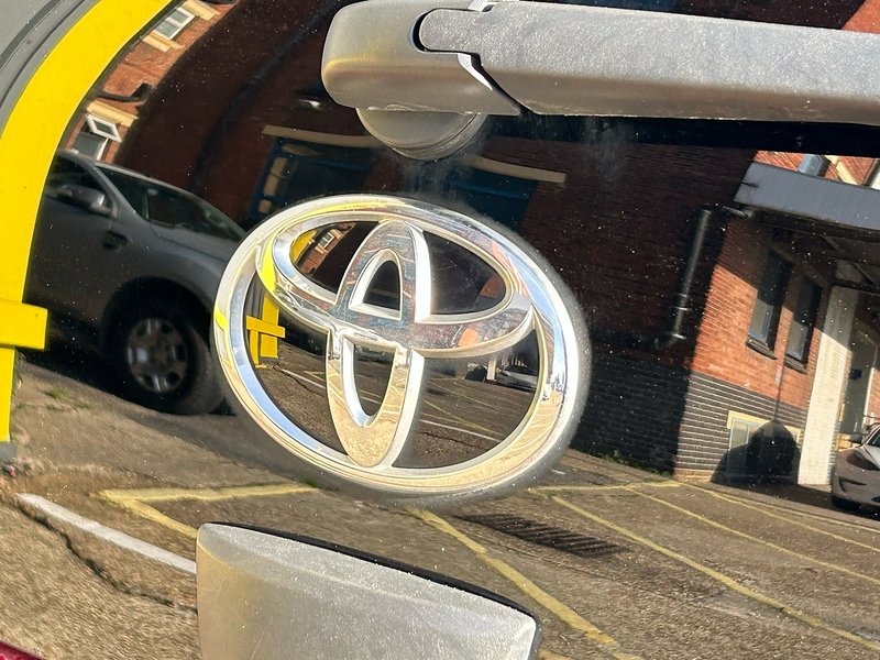 Toyota 1.0 VVT-i x-clusiv Hatchback 5dr Petrol Manual Euro 6 (71 ps)