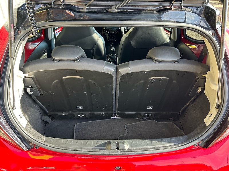 Toyota 1.0 VVT-i x-clusiv Hatchback 5dr Petrol Manual Euro 6 (71 ps)