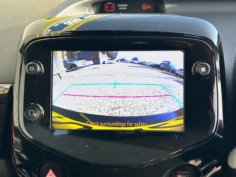 Toyota 1.0 VVT-i x-clusiv Hatchback 5dr Petrol Manual Euro 6 (71 ps)