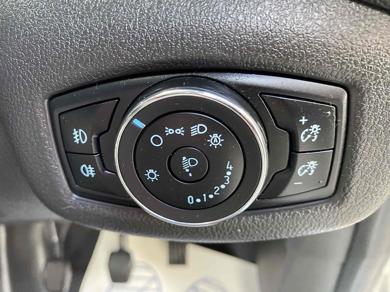 Ford 1.5 TDCi 200 Limited Panel Van 5dr Diesel Manual L1 H1 (119 g/km, 118 bhp)