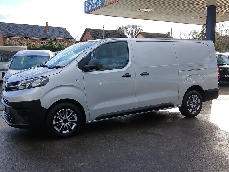 Toyota D Icon Panel Van 2.0 Manual Diesel Panel Van 2.0 Manual Diesel