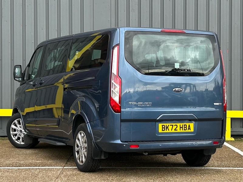Ford 2.0 320 EcoBlue MHEV Titanium Minibus Double Cab 5dr Diesel Manual L2 Euro 6 (s/s) (130 ps)